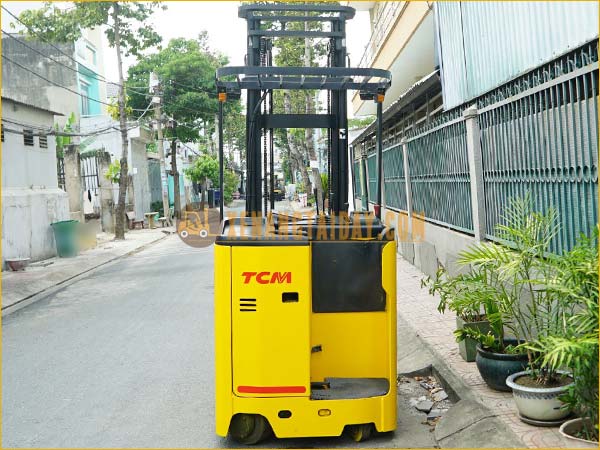 Xe nâng điện đứng lái TCM FBR15-8