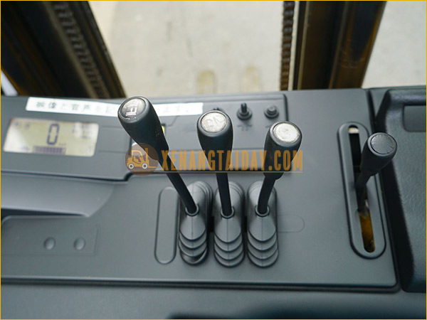 Xe nâng điện đứng lái TCM FBR9-8C