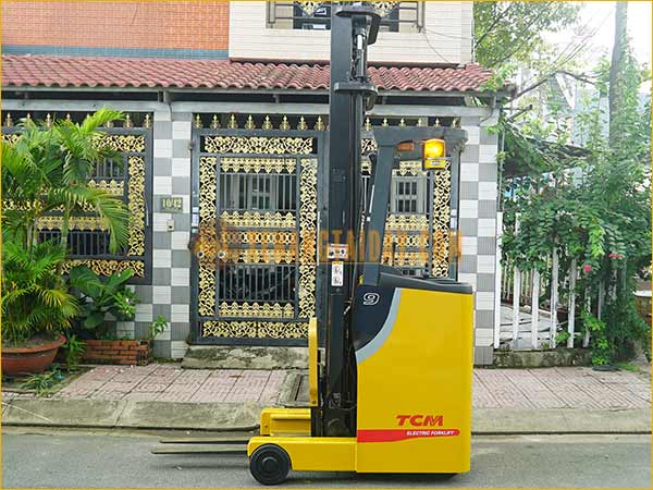 Xe nâng điện đứng lái TCM FBR9-8C