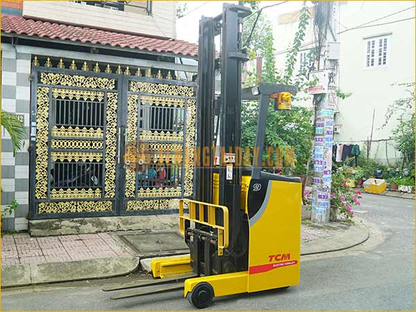 Xe nâng điện đứng lái TCM FBR9-8C
