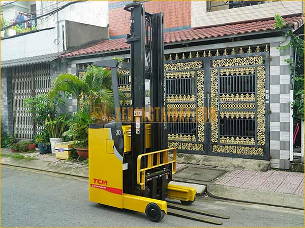 Xe nâng điện đứng lái TCM FBR9-8C