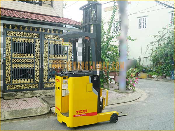 Xe nâng điện đứng lái TCM FBR9-8C