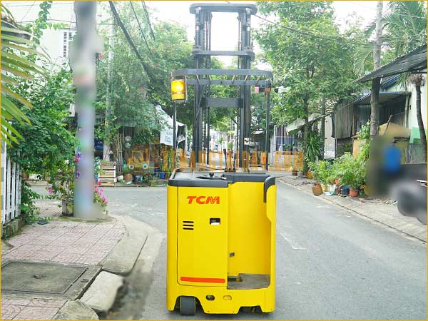 Xe nâng điện đứng lái TCM FBR9-8C