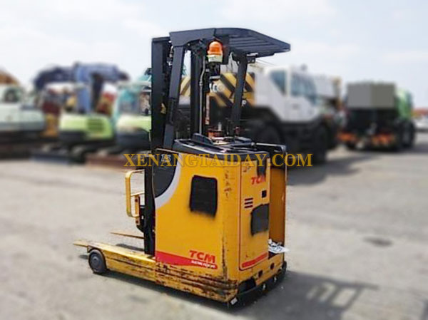 Xe nâng điện đứng lái TCM FRB15-8