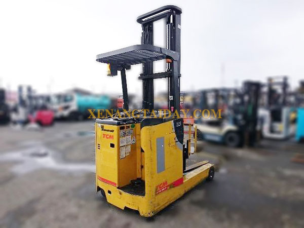 Xe nâng điện đứng lái TCM FRHB25