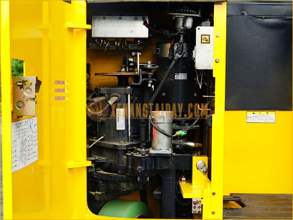Xe nâng điện đứng lái TCM FRHB25-8