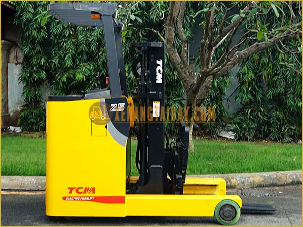 Xe nâng điện đứng lái TCM FRHB25-8