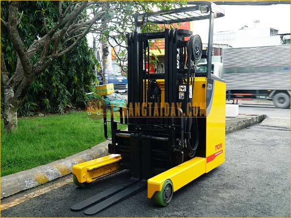 Xe nâng điện đứng lái TCM FRHB25-8