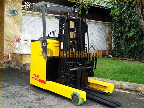 Xe nâng điện đứng lái TCM FRHB25-8