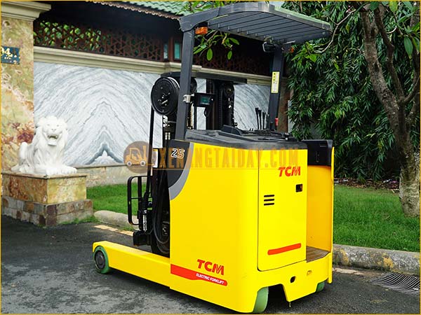 Xe nâng điện đứng lái TCM FRHB25-8