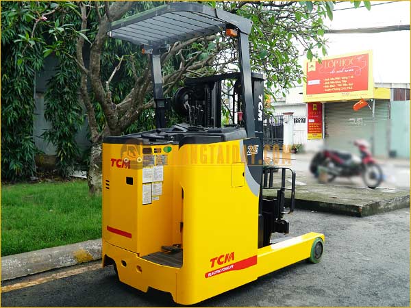 Xe nâng điện đứng lái TCM FRHB25-8
