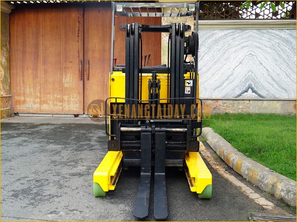 Xe nâng điện đứng lái TCM FRHB25-8
