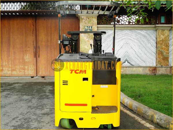 Xe nâng điện đứng lái TCM FRHB25-8