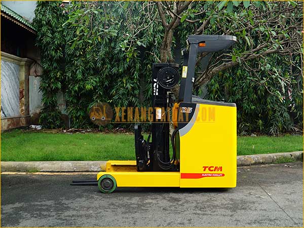 Xe nâng điện đứng lái TCM FRHB25-8