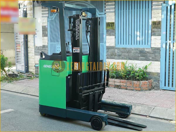 Xe nâng điện đứng lái TOYOTA 7FBR13