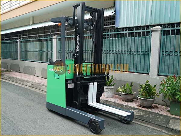 Xe nâng điện đứng lái TOYOTA 7FBR18