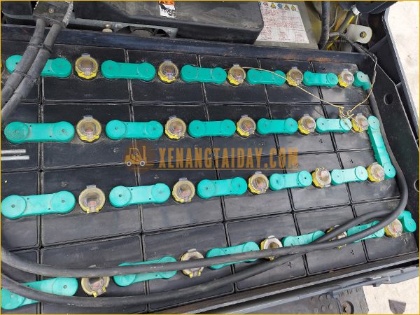 Xe nâng điện ngồi lái KOMATSU FB15-12