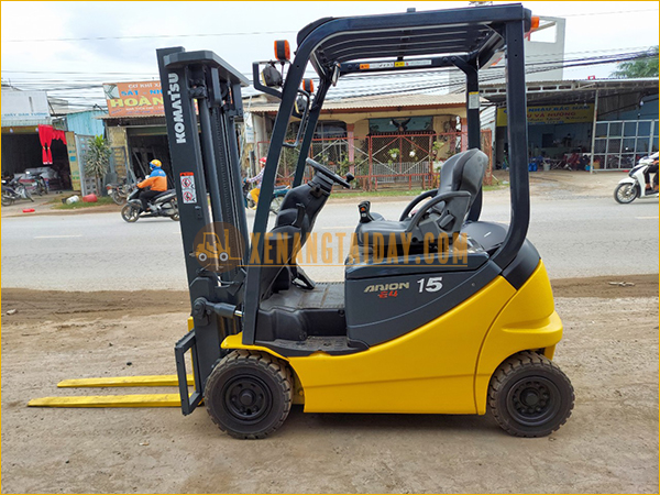 Xe nâng điện ngồi lái KOMATSU FB15-12