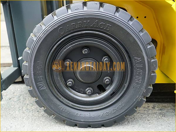 Xe nâng điện ngồi lái KOMATSU FB09M-12