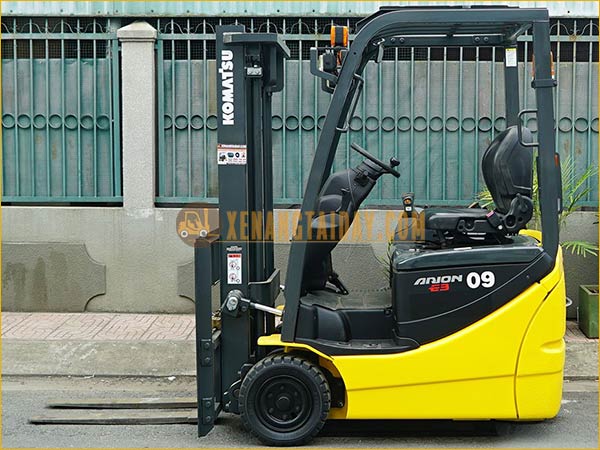 Xe nâng điện ngồi lái KOMATSU FB09M-12