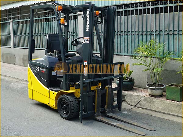 Xe nâng điện ngồi lái KOMATSU FB09M-12