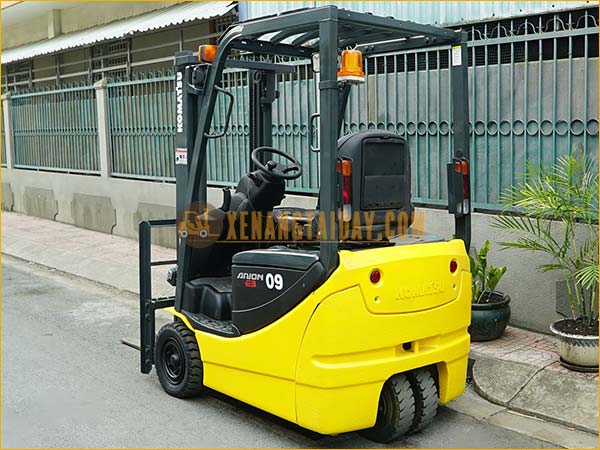 Xe nâng điện ngồi lái KOMATSU FB09M-12