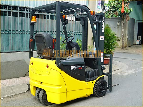 Xe nâng điện ngồi lái KOMATSU FB09M-12