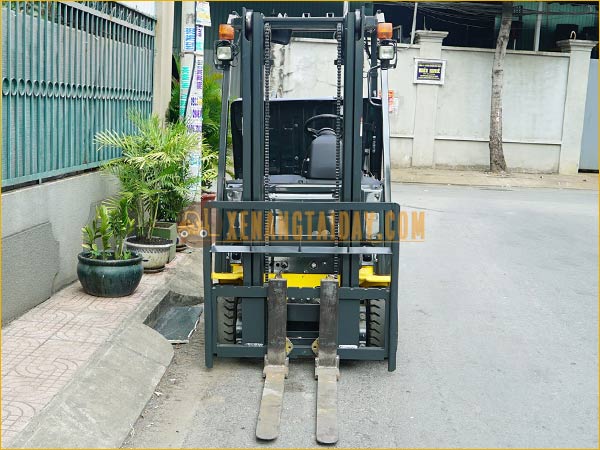 Xe nâng điện ngồi lái KOMATSU FB09M-12