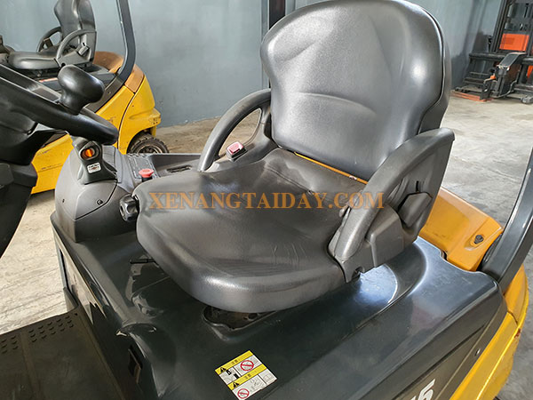 Xe nâng điện ngồi lái KOMATSU FB15-12