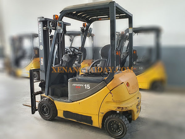 Xe nâng điện ngồi lái KOMATSU FB15-12