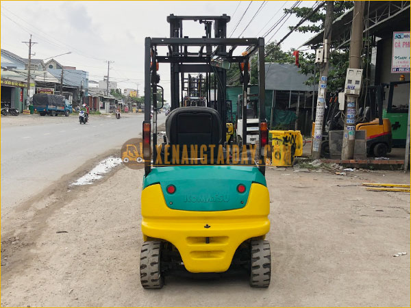 Xe nâng điện ngồi lái KOMATSU FB15-12