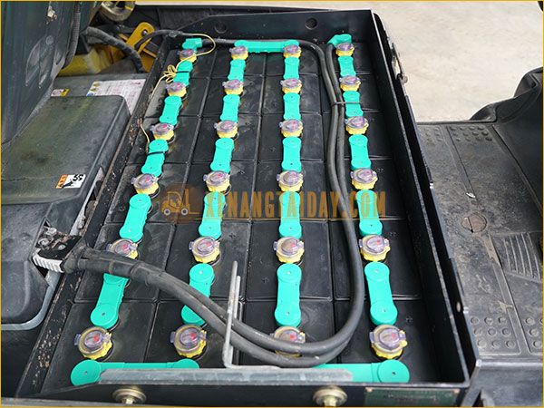 Xe nâng điện ngồi lái KOMATSU FB15-12