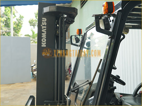 Xe nâng điện ngồi lái KOMATSU FB15-12