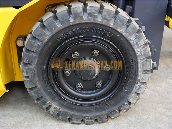 Xe nâng điện ngồi lái KOMATSU FB15-12