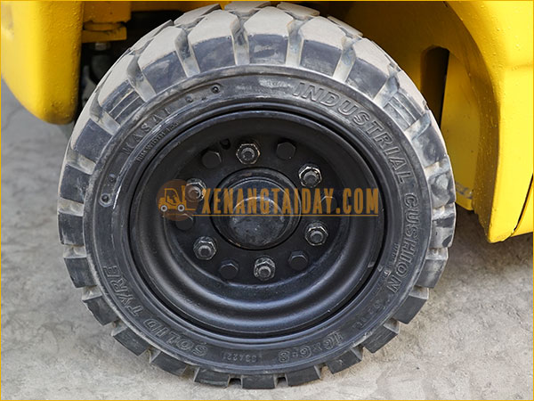 Xe nâng điện ngồi lái KOMATSU FB15-12