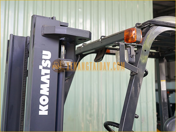 Xe nâng điện ngồi lái KOMATSU FB15-12