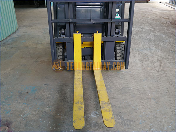Xe nâng điện ngồi lái KOMATSU FB15-12