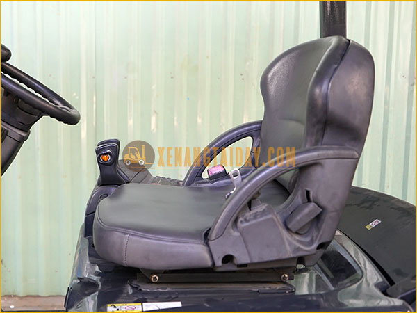 Xe nâng điện ngồi lái KOMATSU FB15-12