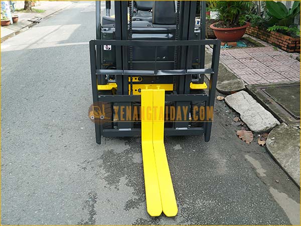 Xe nâng điện ngồi lái KOMATSU FB15-12