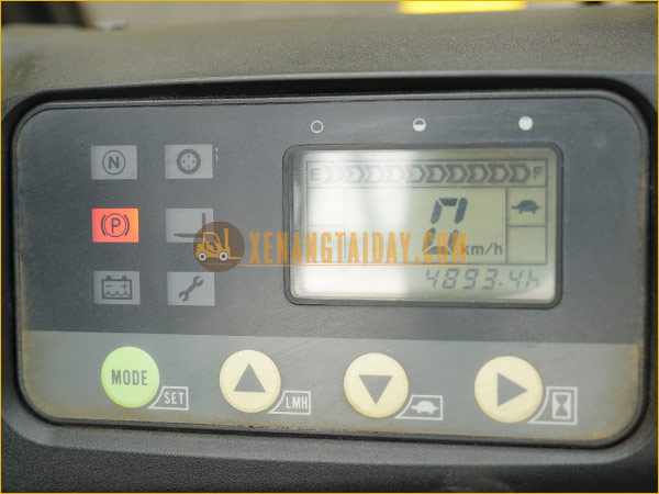 Xe nâng điện ngồi lái KOMATSU FB15-12