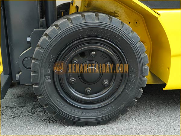 Xe nâng điện ngồi lái KOMATSU FB15-12