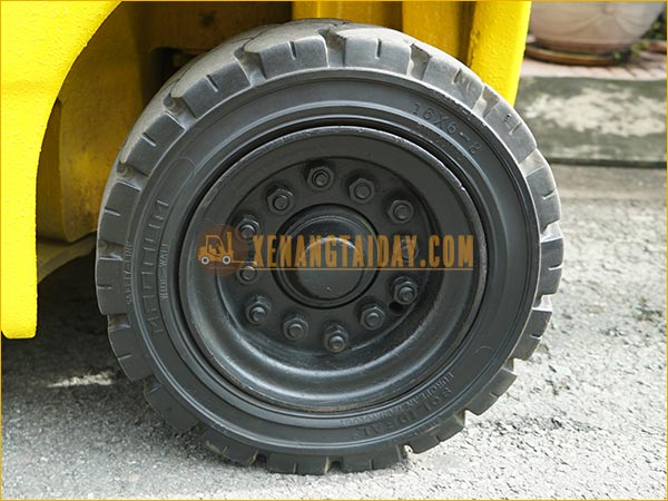 Xe nâng điện ngồi lái KOMATSU FB15-12