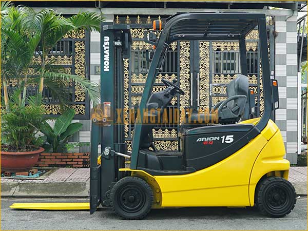 Xe nâng điện ngồi lái KOMATSU FB15-12