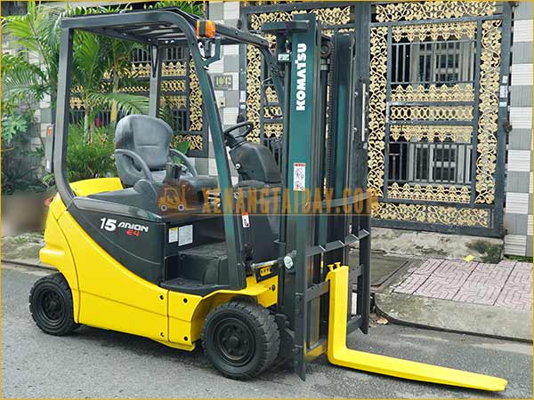 Xe nâng điện ngồi lái KOMATSU FB15-12