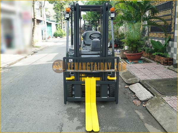 Xe nâng điện ngồi lái KOMATSU FB15-12