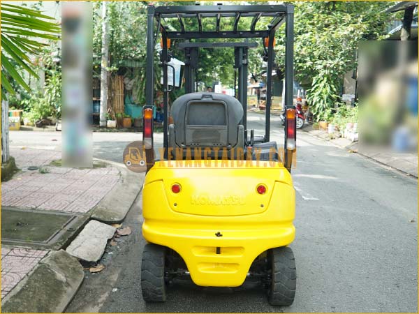 Xe nâng điện ngồi lái KOMATSU FB15-12