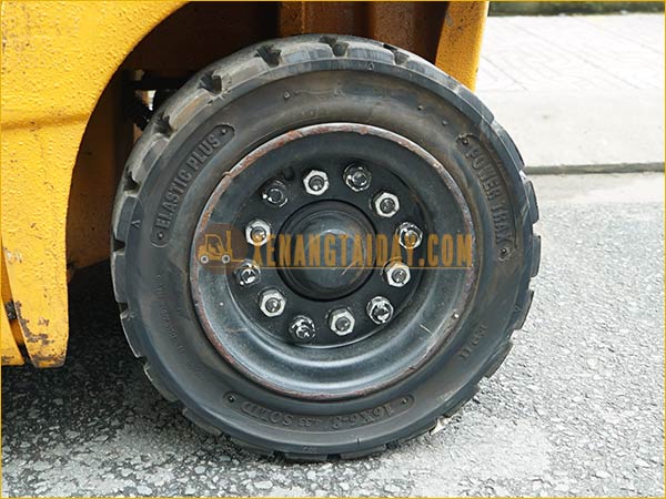 Xe nâng điện ngồi lái KOMATSU FB15-12