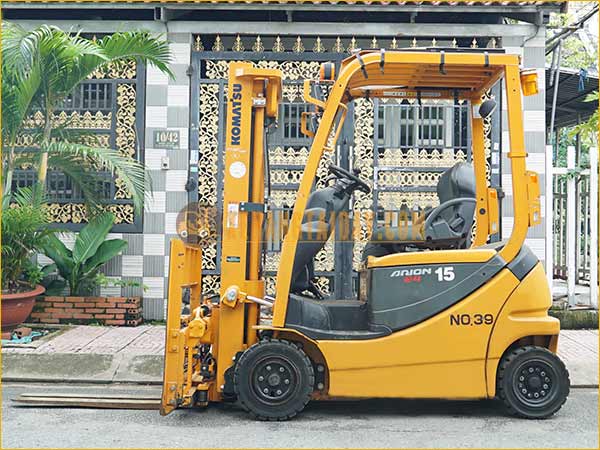 Xe nâng điện ngồi lái KOMATSU FB15-12