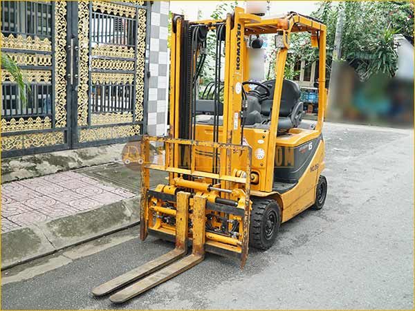 Xe nâng điện ngồi lái KOMATSU FB15-12