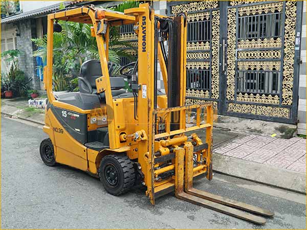 Xe nâng điện ngồi lái KOMATSU FB15-12
